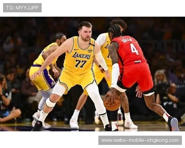 湖人全队状态火热领先18分詹姆斯笑容满面东契奇孤掌难鸣 湖人全队状态火热领先18分詹姆斯笑容满面东契奇孤掌难鸣