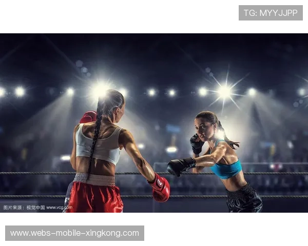 拳击擂台意外友好场面引发观众感慨