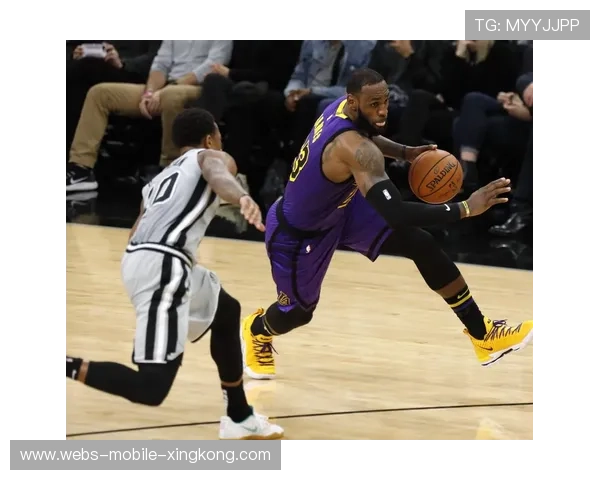 NBA球星投篮姿势离谱却全进，全场笑疯