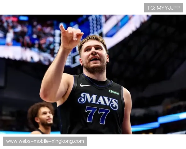 东契奇罚球线外稳稳罚中，独行侠保持气势