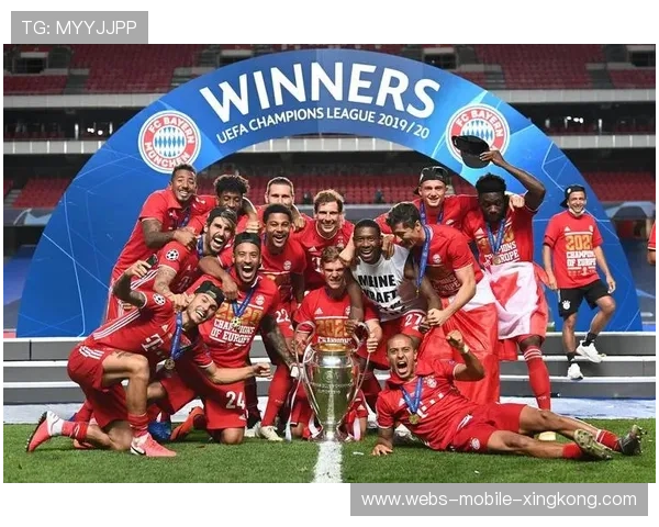 德甲拜仁外线组合出色，攻势汹涌难挡